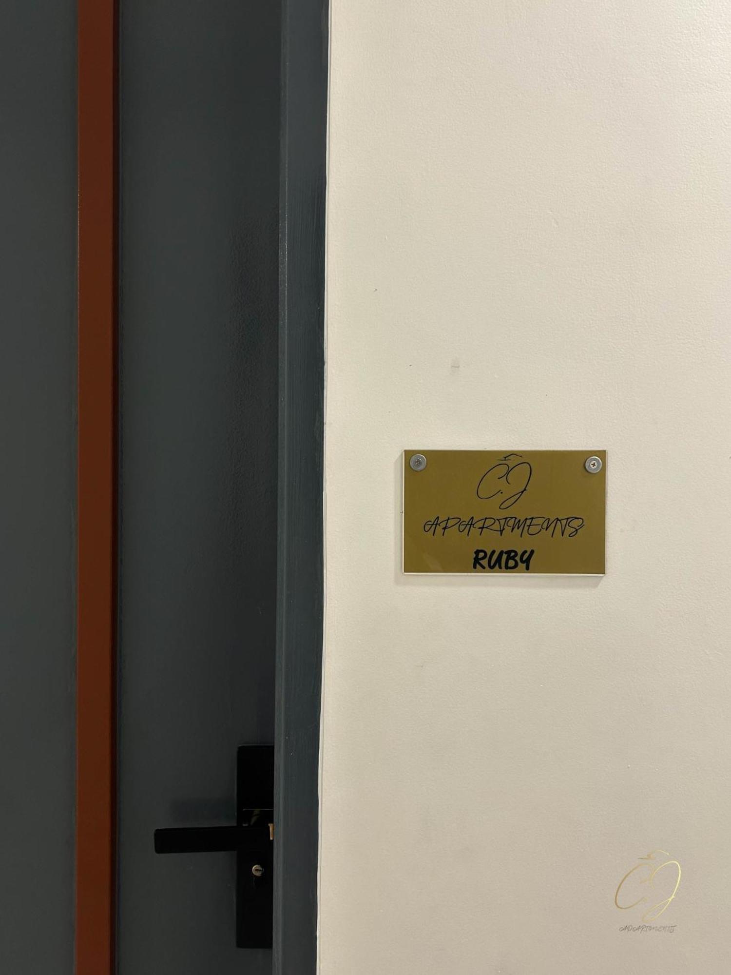 Cj Apartments 奥隆阿波 外观 照片